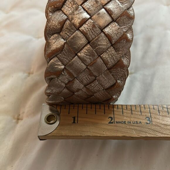 Fossil, metallic, weave leather belt with silver metallic sheen. - Picture 9 of 9